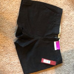 6 Medina black shorts